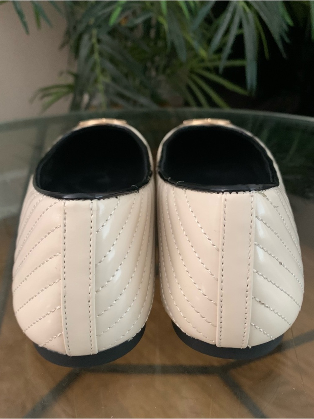 Tory Burch Cream and Black Quilted Ballet Flats with Gold Logo size 9.5 - Picture 5 of 8